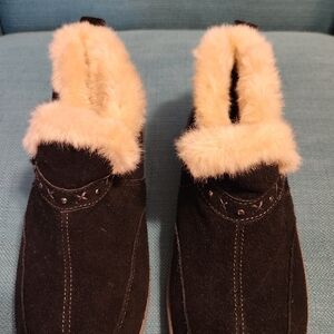 Easy Spirit Black and Cream Fur-Lined Slippers